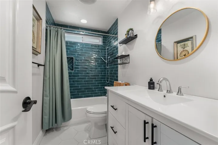 SECONDARY BATHROOM