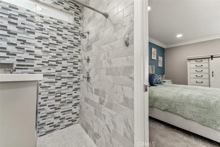 WALK-IN SHOWER
