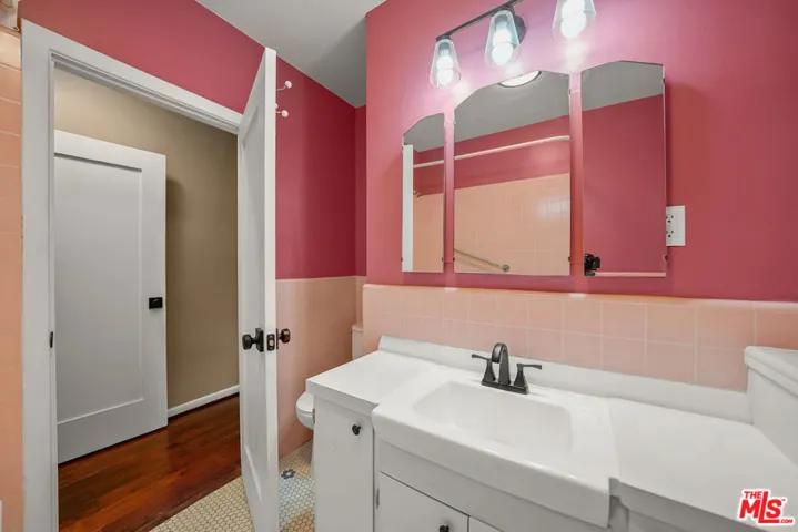 2044 Parnell Avenue, Los Angeles, California 90025