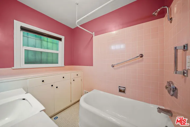 2044 Parnell Avenue, Los Angeles, California 90025