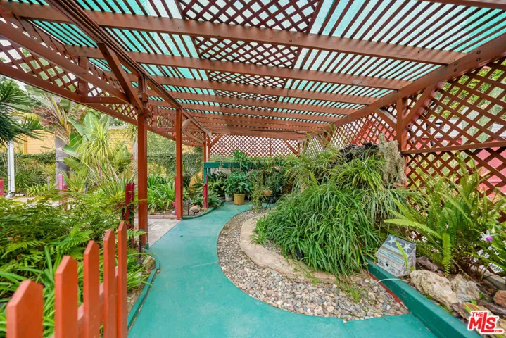 2044 Parnell Avenue, Los Angeles, California 90025