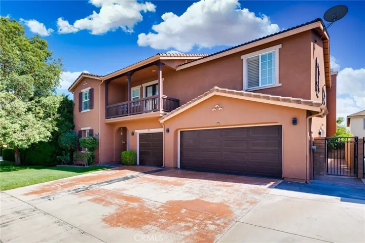 Big driveway and side iron gate