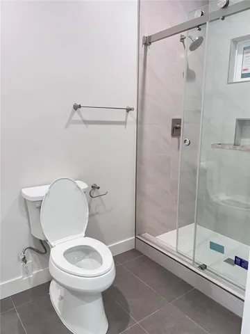 Second suit bath room
