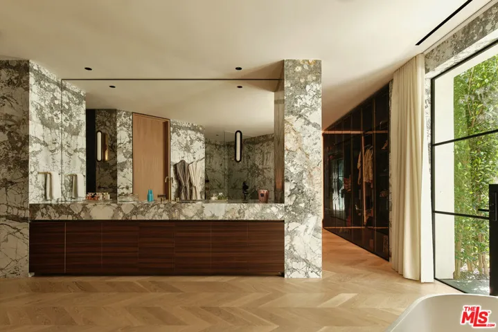 534 Chalette Drive, Beverly Hills, California 90210