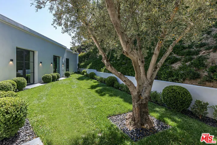 534 Chalette Drive, Beverly Hills, California 90210