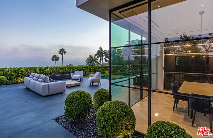 534 Chalette Drive, Beverly Hills, California 90210