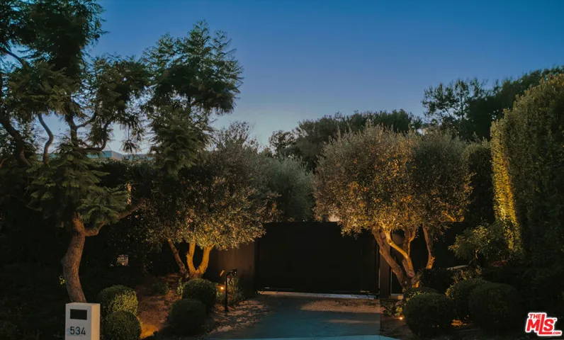 534 Chalette Drive, Beverly Hills, California 90210