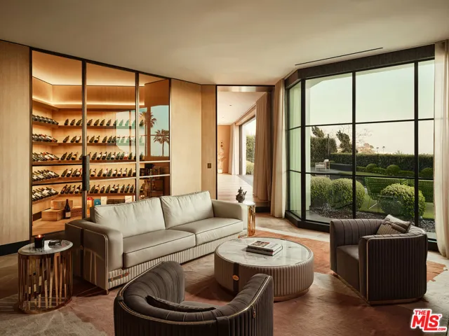 534 Chalette Drive, Beverly Hills, California 90210