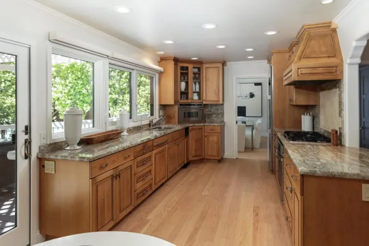 1370 Pritchett Court, Los Altos, California 94024