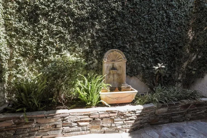 1370 Pritchett Court, Los Altos, California 94024