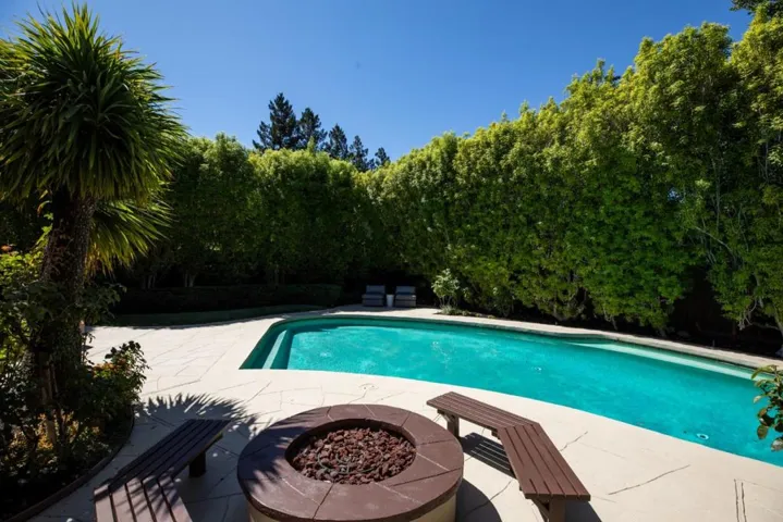 1370 Pritchett Court, Los Altos, California 94024
