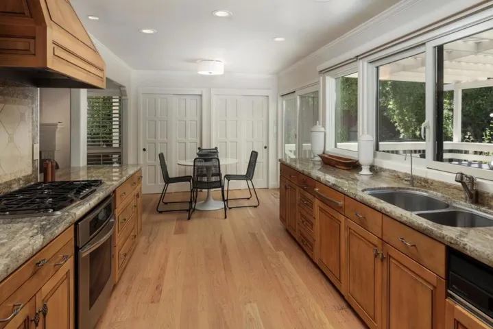 1370 Pritchett Court, Los Altos, California 94024