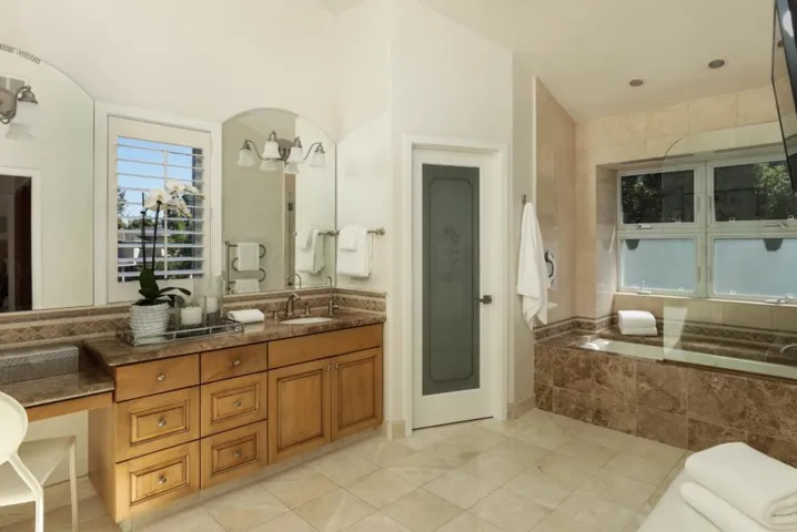 1370 Pritchett Court, Los Altos, California 94024