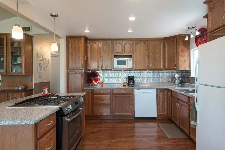 34937_Surrey_Way_0016