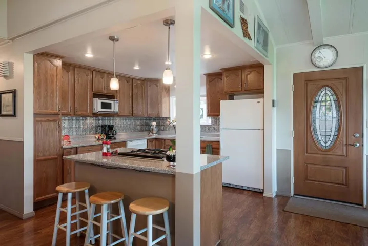 34937_Surrey_Way_0014