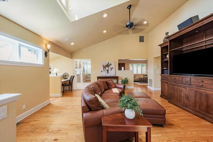 18850 Brickell Way, Castro Valley, California 94546