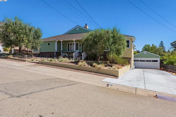 2 Car Garage w/RV Parking