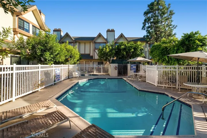 6852 Hatillo Avenue A, Winnetka, California 91306
