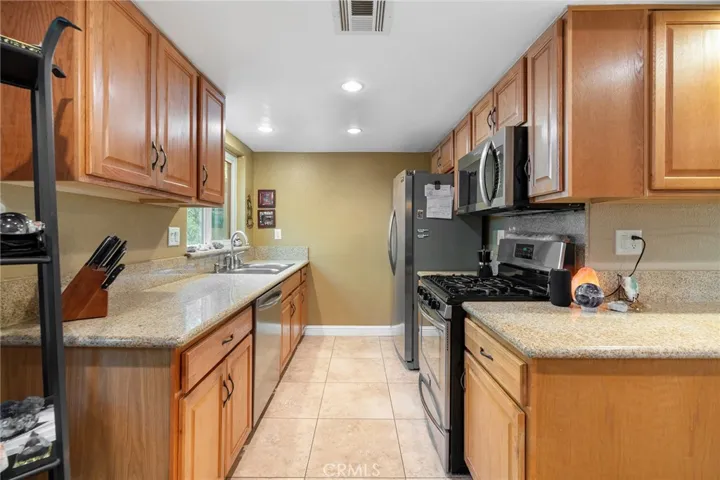 6852 Hatillo Avenue A, Winnetka, California 91306
