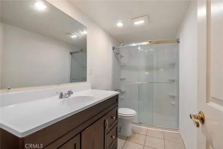 6852 Hatillo Avenue A, Winnetka, California 91306