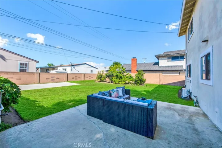 Wonderful Outdoor Living Area with cover Patio