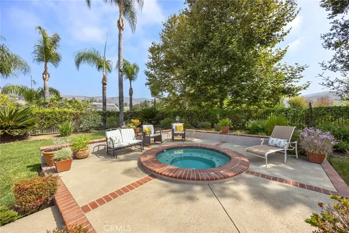 Sparkling spa has been newly plastered. It has a remote control for easy operation from a distance. This backyard is very private. It sits high on the street, so that the neighbors behind and adjacent sit lower. All you get is treetop and hill views.