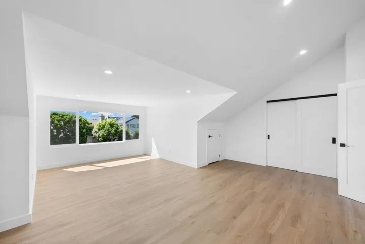 8471 Cliffridge Ln, La Jolla, California 92037