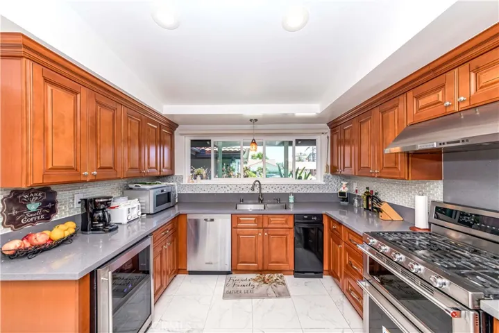 27025 Woodbrook Road, Rancho Palos Verdes, California 90275