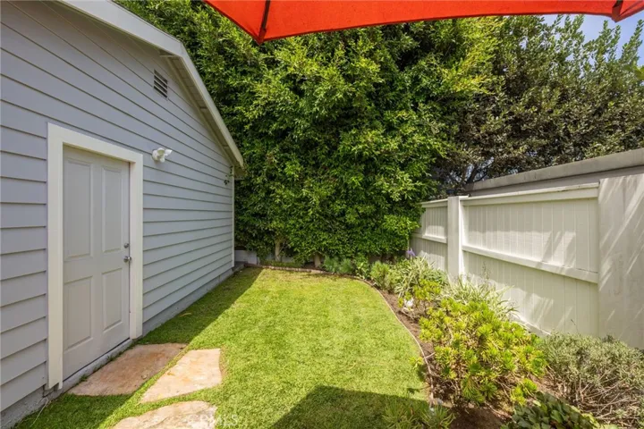 857 11th Street, Manhattan Beach, California 90266