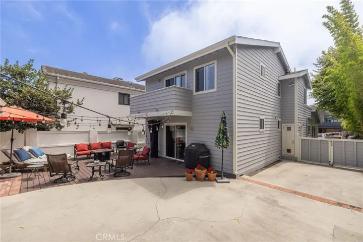857 11th Street, Manhattan Beach, California 90266