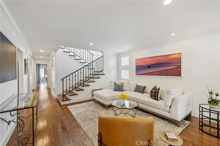 857 11th Street, Manhattan Beach, California 90266