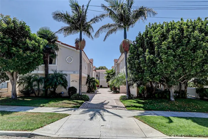 413 N Elena Avenue B, Redondo Beach, California 90277