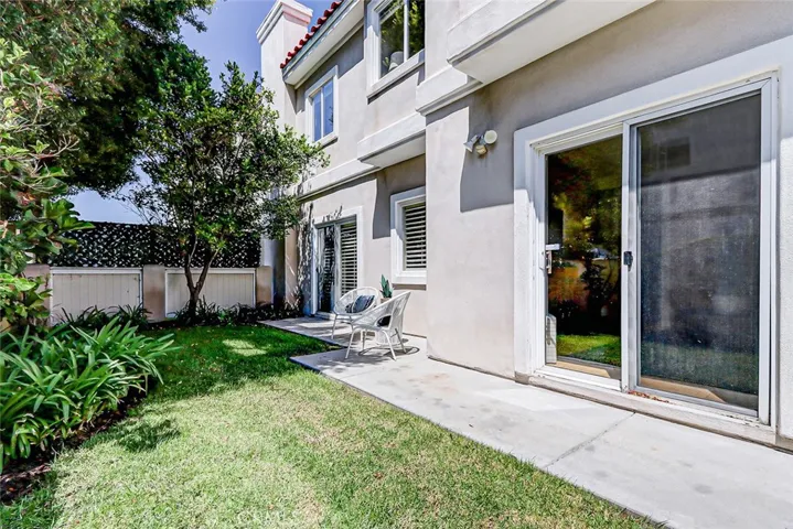 413 N Elena Avenue B, Redondo Beach, California 90277