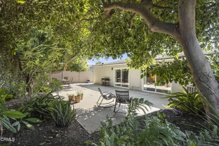 29-web-or-mls-UpmarketMedia_1318Lark-113