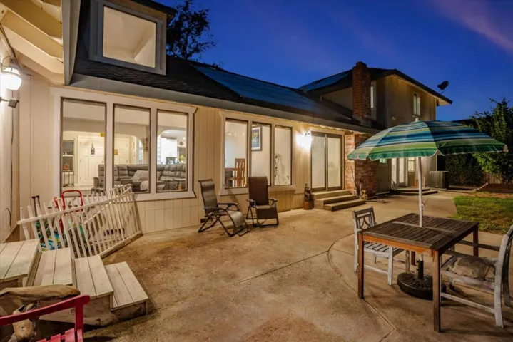 140 Oak Rock Circle, Folsom, California 95630