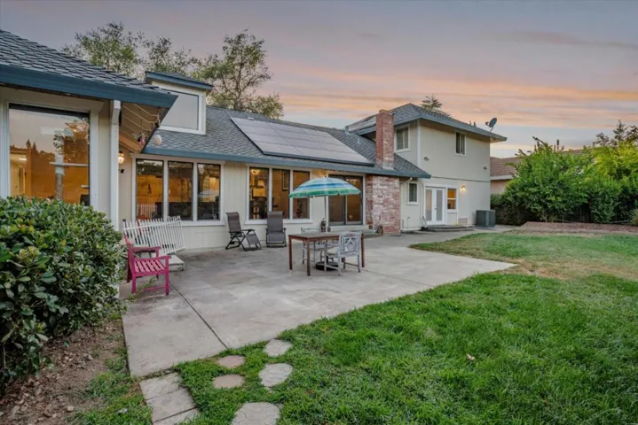 140 Oak Rock Circle, Folsom, California 95630