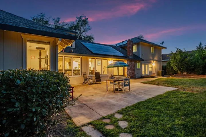 140 Oak Rock Circle, Folsom, California 95630