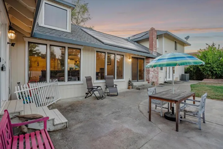 140 Oak Rock Circle, Folsom, California 95630