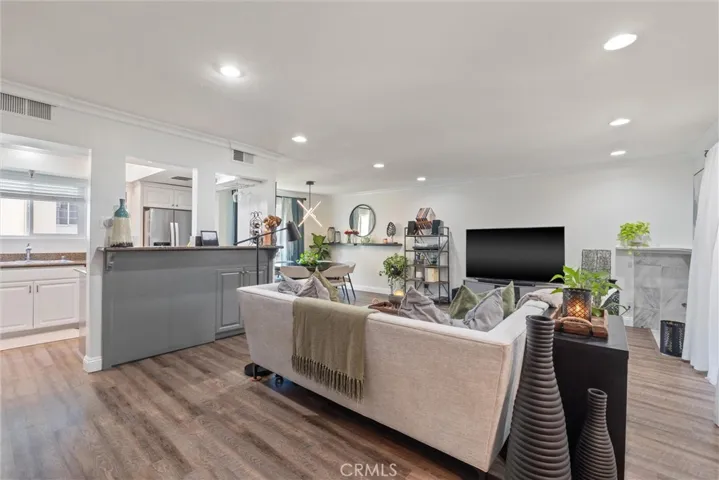 11154 Huston Street 3, North Hollywood, California 91601