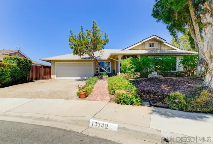 13742 Ahwahnee Way, Poway, California 92064