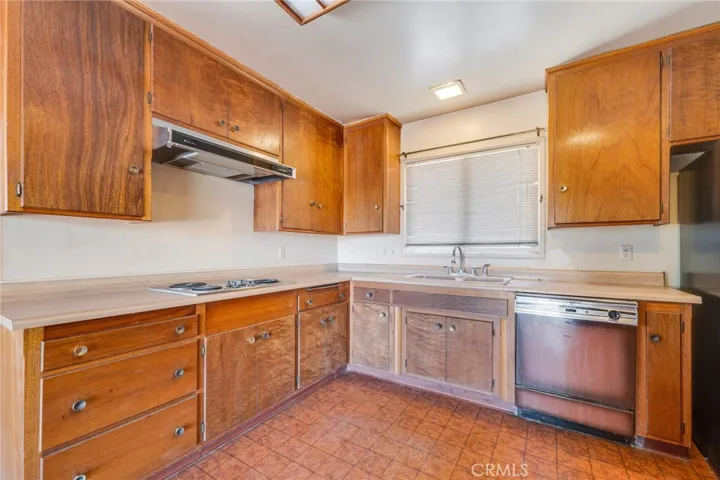 21768 Ybarra Road, Woodland Hills, California 91364