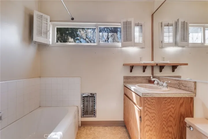 21768 Ybarra Road, Woodland Hills, California 91364