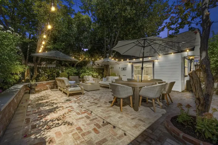 2717 Curtis Way, Sacramento, California 95818