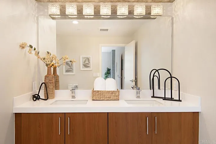 800 The Mark Lane 709, San Diego, California 92101