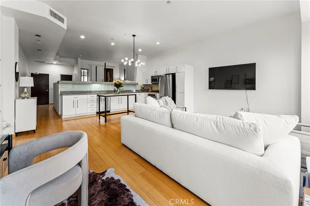 1100 Wilshire Boulevard 2608, Los Angeles, California 90017 home-pic-6