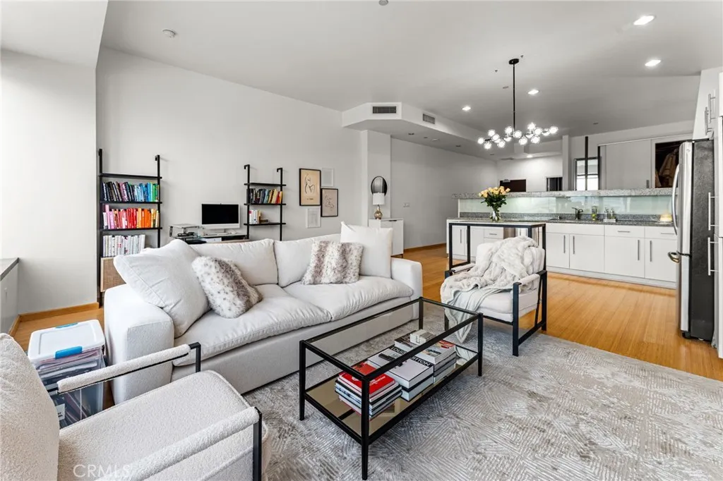 1100 Wilshire Boulevard 2608, Los Angeles, California 90017 home-pic-4