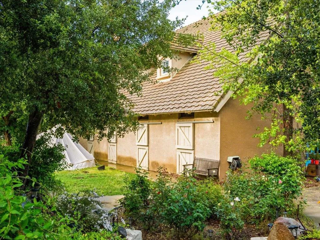 39455 Avenida La Cresta, Murrieta, California 92562 home-pic-9