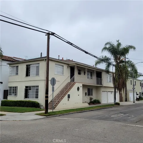 Prime Triplex on corner of 1st St. & Granada - Heart of Belmont Shore.  Unit mix of 2-(2 Br's), 1-(1 Br) and 3-(Garages)
