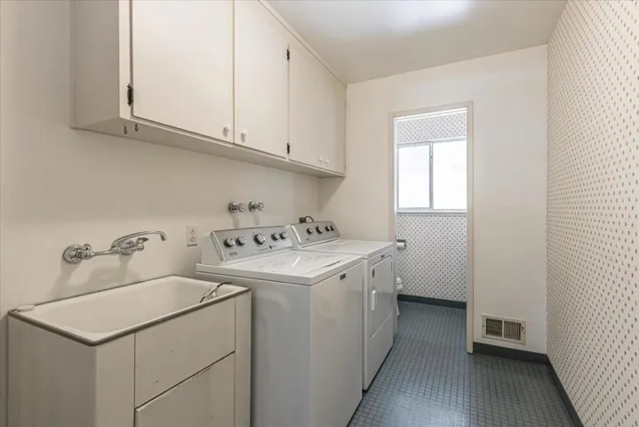 1270 Montclaire Way, Los Altos, California 94024