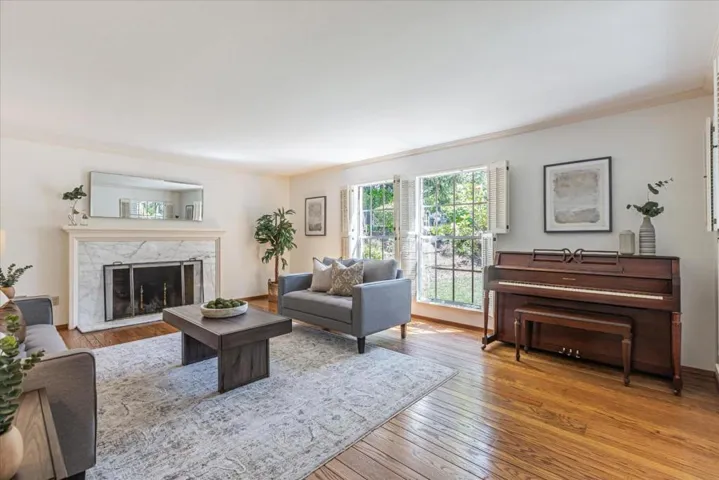 1270 Montclaire Way, Los Altos, California 94024